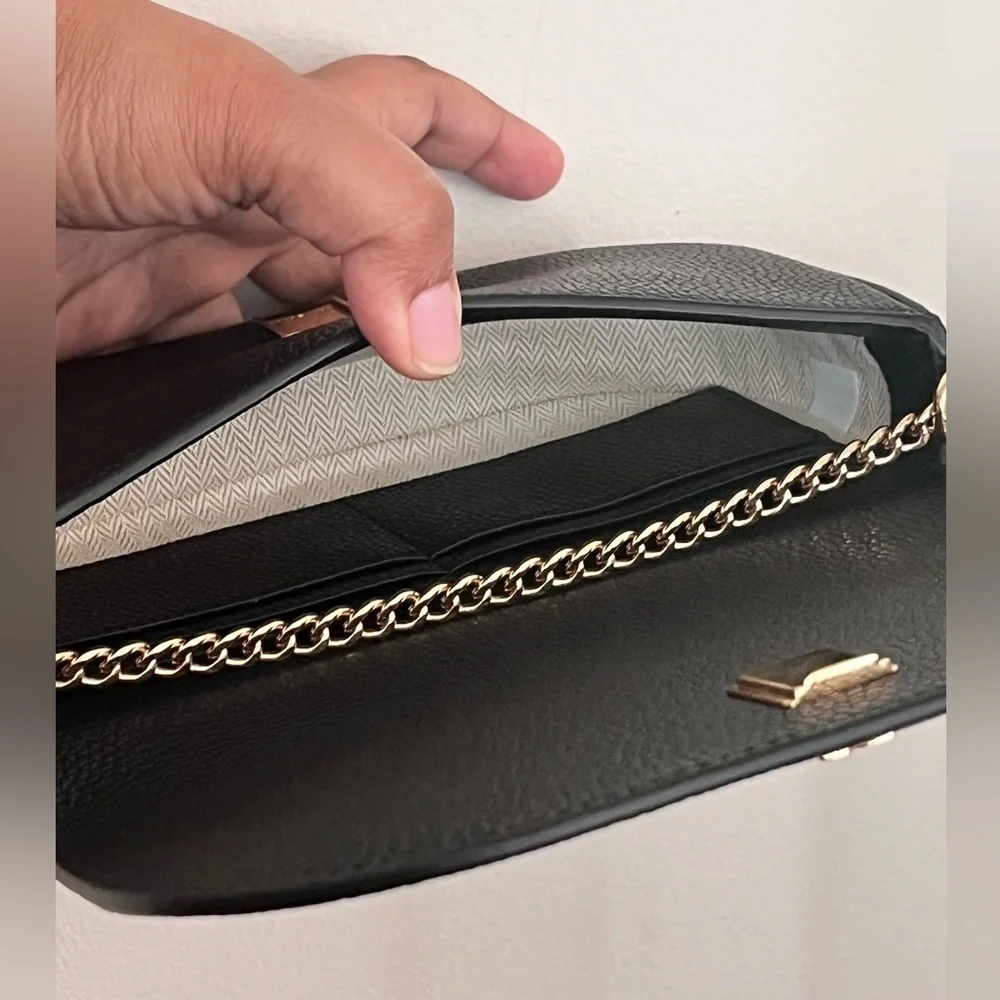 TORY BURCH• CHELSEA CROSSBODY PEBBLE LEATHER BLACK GOLD LOGO